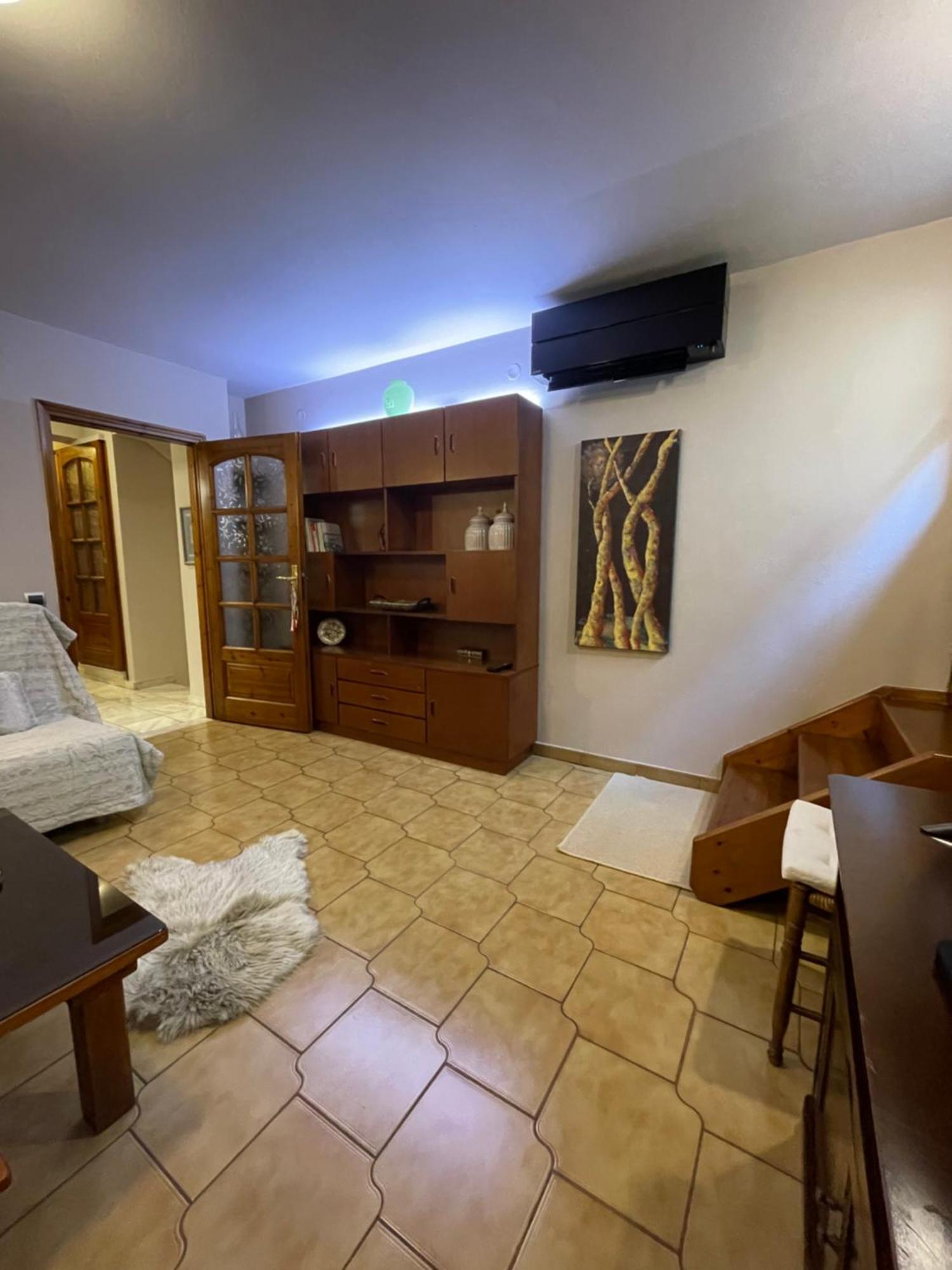 Varousi House *